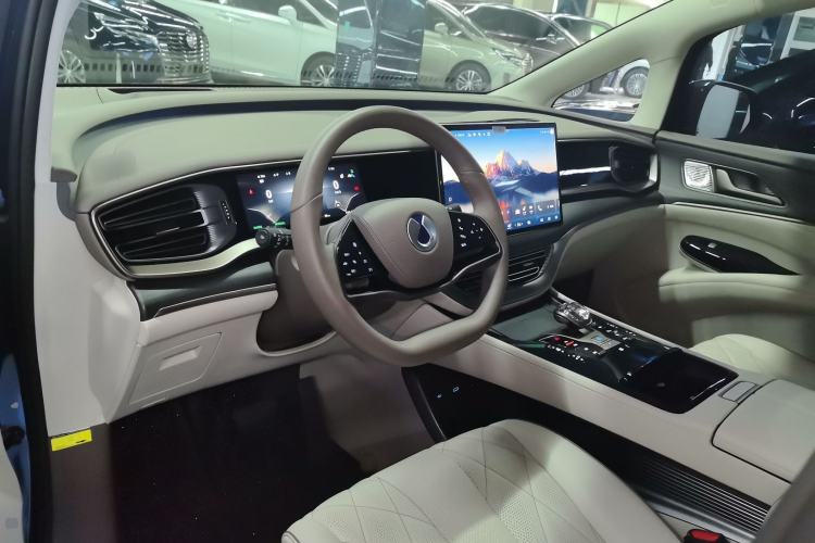 Used Denza D9 2022 EV 600 Four-Wheel Drive Flagship Model
