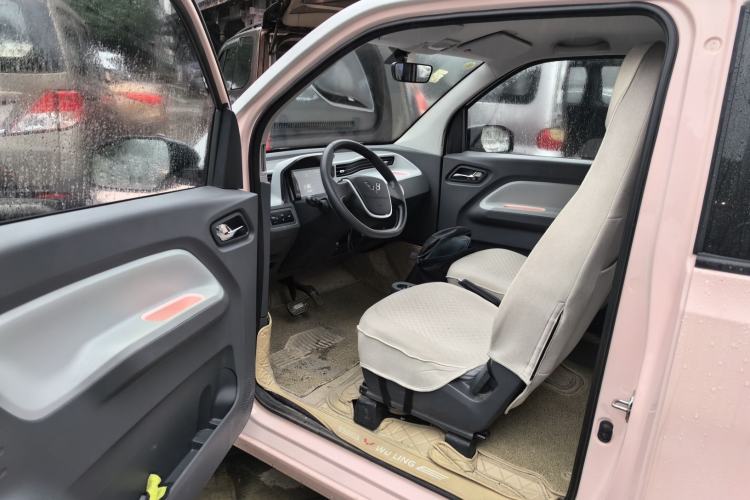 Used Wuling Hongguang MINIEV 2021 Macaron Sandwich Model 120 km Lithium Iron Phosphate