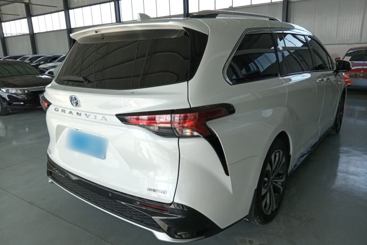 Used Toyota Granvia 2022 2.5L Hybrid Premium Edition