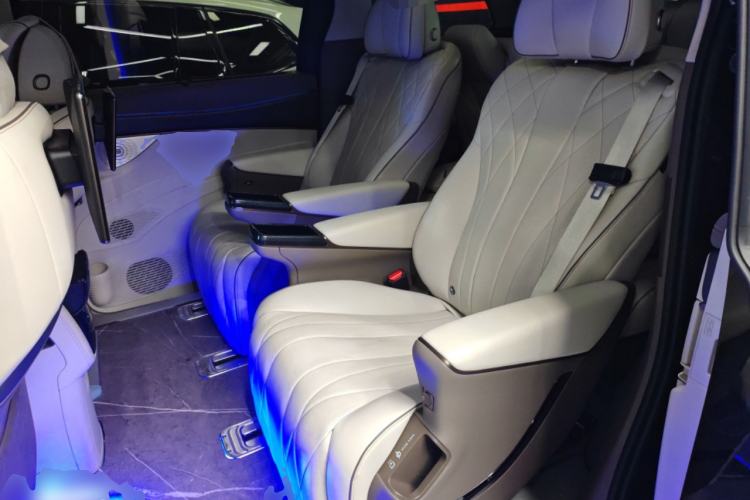 Used Denza D9 2022 DM-i 970 Four-Wheel Drive Flagship Model