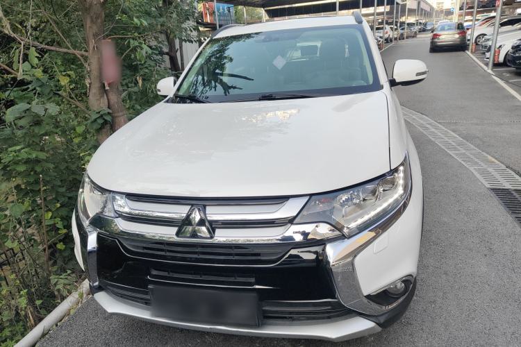 Used Mitsubishi Outlander 2016 2.4L 4x4 Luxury Edition 7-Seater