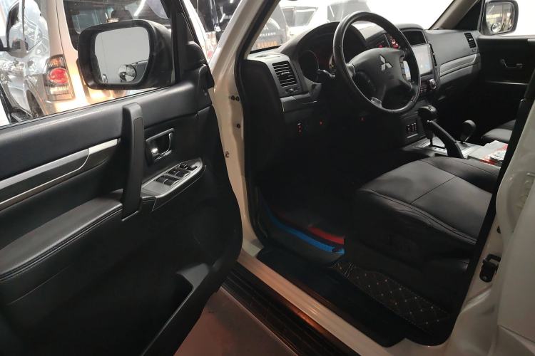 Used Mitsubishi Pajero 2014 3.0L Elite Upgrade Edition
