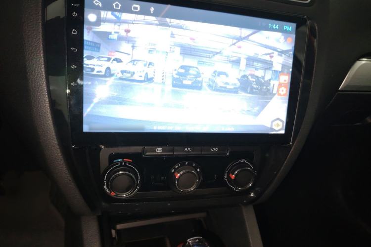 Used Volkswagen Sagitar 2015 1.6L Automatic Fashion Model
