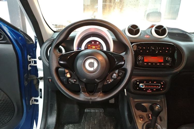 Used  forfour 2016 1.0L 52 kW Dynamic Edition
