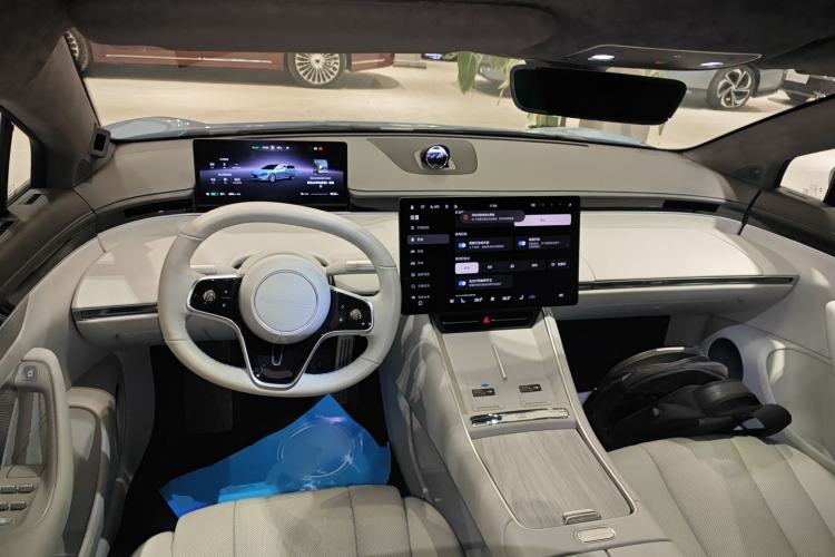 Used Hima Luxeed S7 2025 855 km Max
