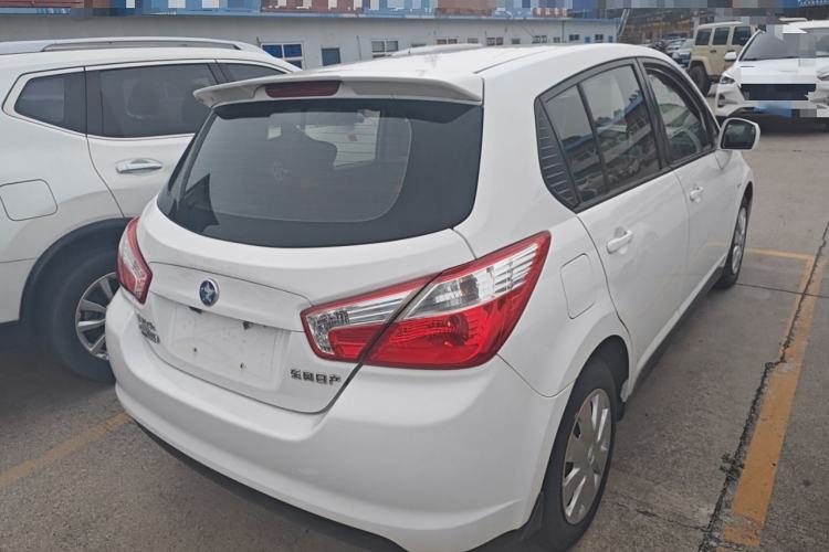 Used Venucia R50 2015 1.6L Automatic Fashion Edition
