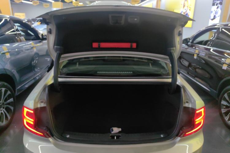 Used Volvo S90 2018 T4 Zhiyuan Edition
