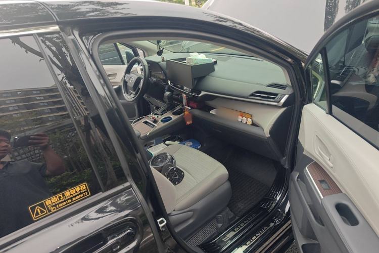 Used Toyota Sienna 2023 2.5L Hybrid Comfort Edition
