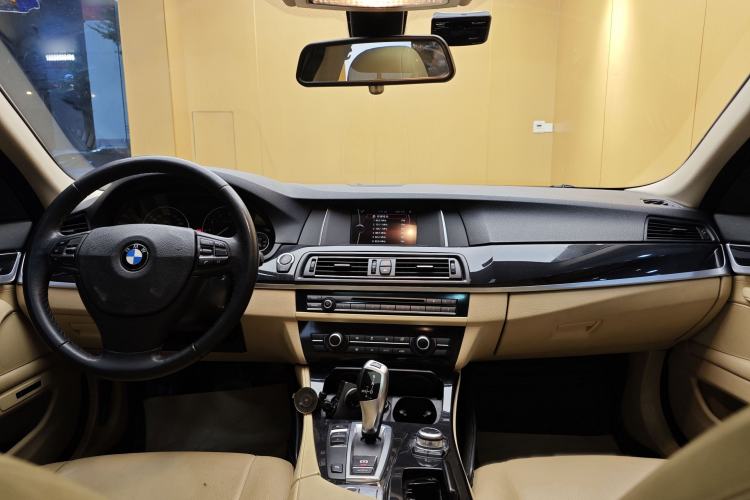 Used BMW 5 Series 2014 520Li Elegant Model
