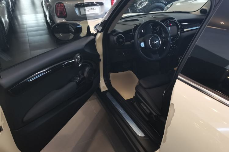 Used  MINI 2023 1.5T COOPER Artist
