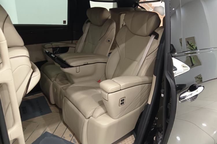 Used Toyota Alphard 2024 Dual-Engine 2.5L Deluxe Edition
