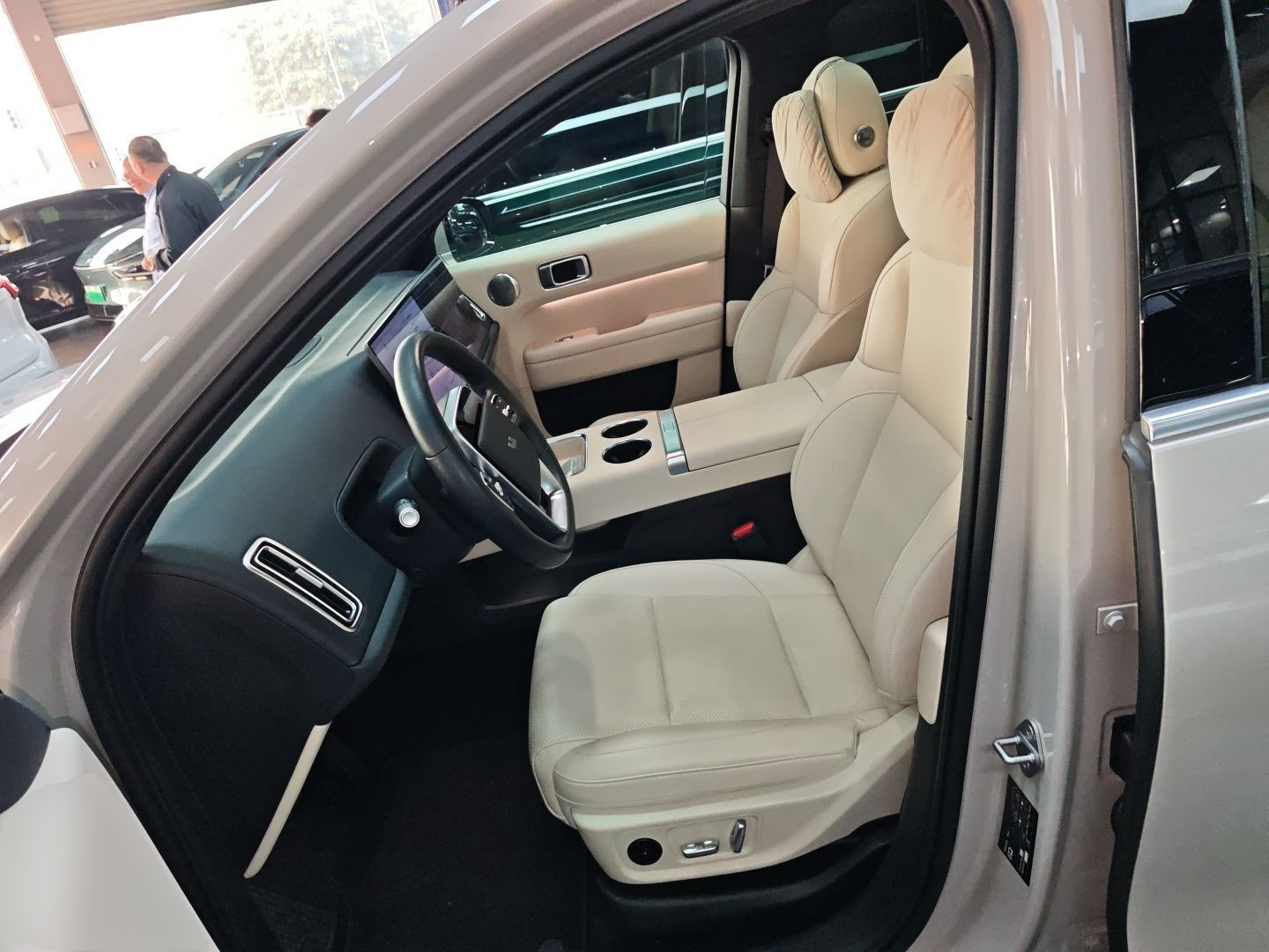 Переднее сиденье в автомобиле