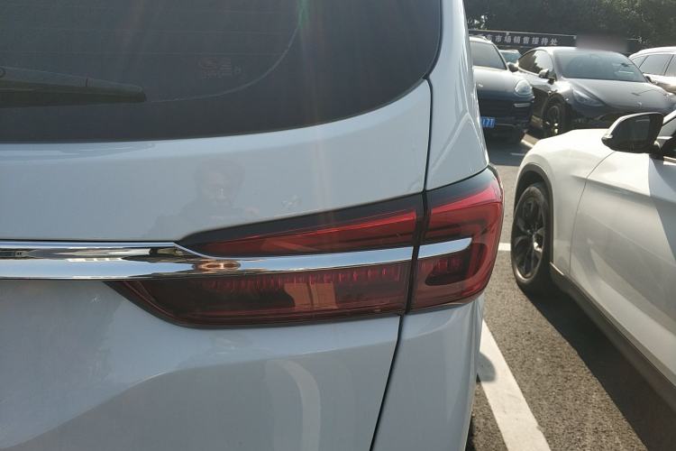 Used Buick GL8 2023 Land Executive Class Comfort Model