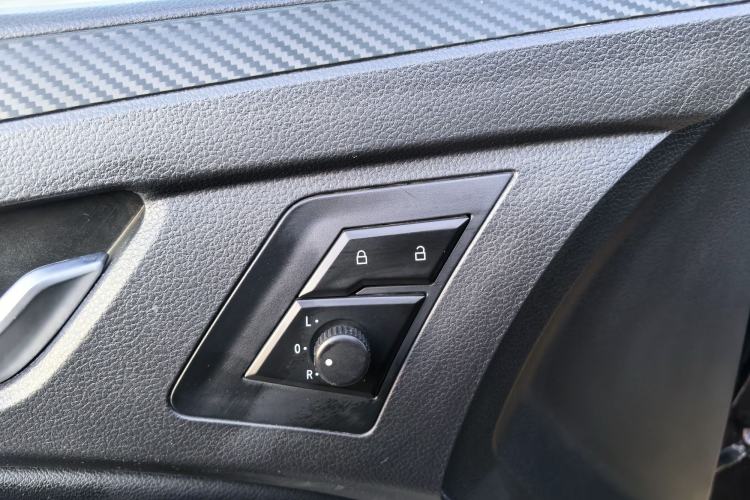 Used JMC Yusheng S350 2016 2.0T Automatic Two-Wheel Drive Gasoline Luxury Edition 5 Seats
