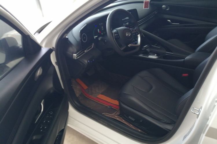 Used Hyundai Elantra 2023 1.5L CVT LUX Prestige Edition