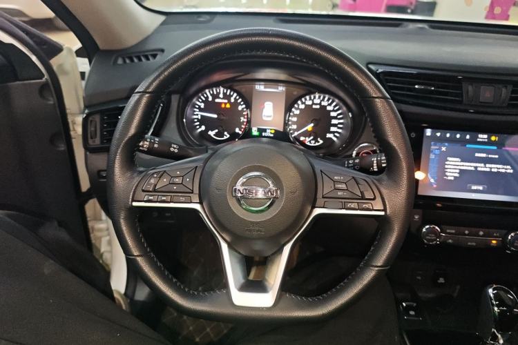 Used Nissan X-Trail 2023 Classic 2.0L Two-Wheel Drive Smart Connect Premium Edition
