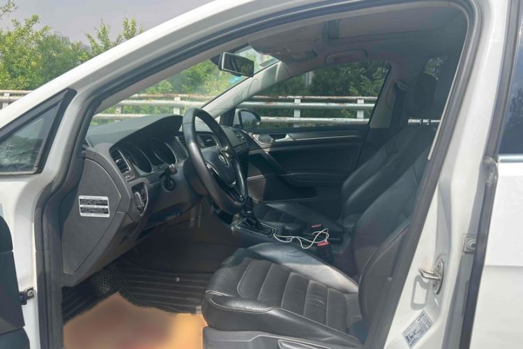 Used Volkswagen Golf 2016 230TSI Automatic Luxury Version
