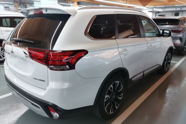 Used Mitsubishi Outlander 2019 2.0L Two-Wheel Drive Comfort Edition 5 Seats China VI Standard
