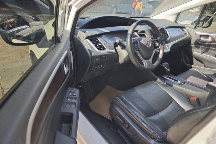 Used Honda Jade 2014 1.8L CVT Luxury Edition 5 seats
