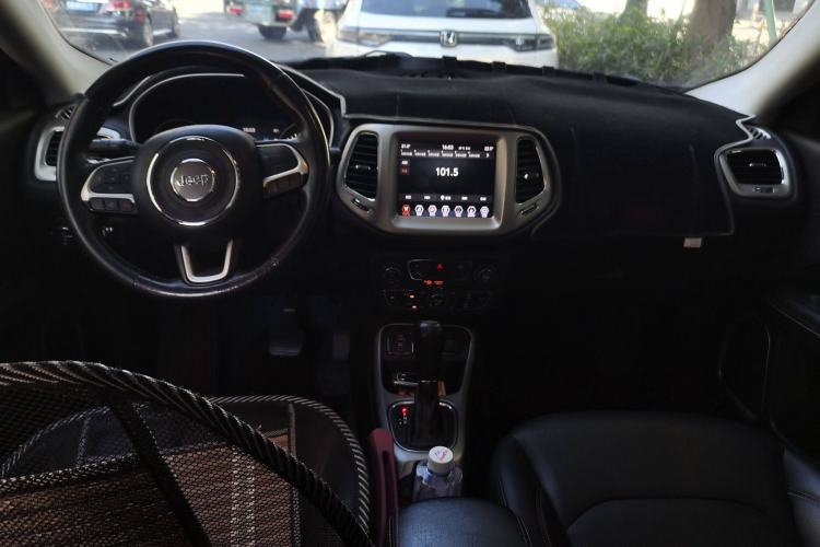 Used  Compass 2017 200T Automatic Family Edition
