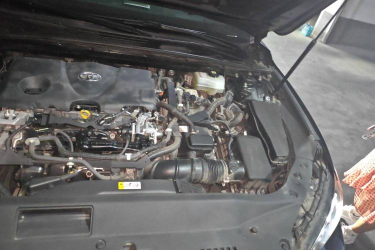 Used Toyota Avalon 2019 Dual-Engine 2.5L Luxury Edition China VI Standard
