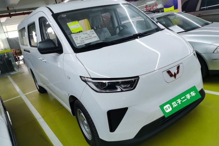 Used Wuling Yangguang 2024 300KM Comfort Version Passenger Van 75kW
