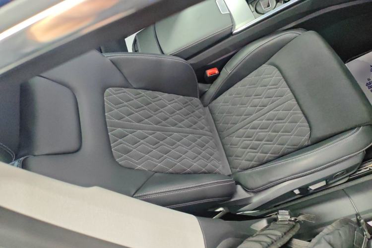 Used Audi A7L 2024 45TFSI quattro S-line Visionary Edition Flow Crystal Package
