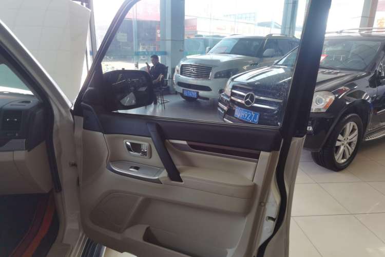 Used Mitsubishi Pajero 2018 V97 3.8L 5-Door GLS Sunroof – U.S. Specification
