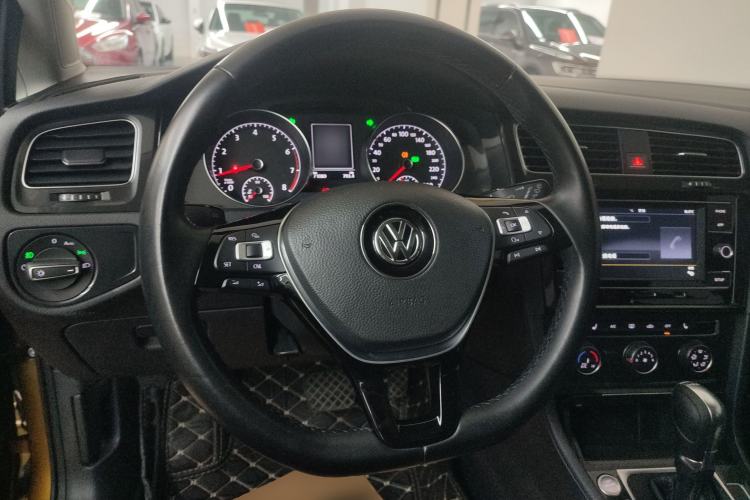 Used Volkswagen Golf 2018 230TSI Automatic Luxury Version