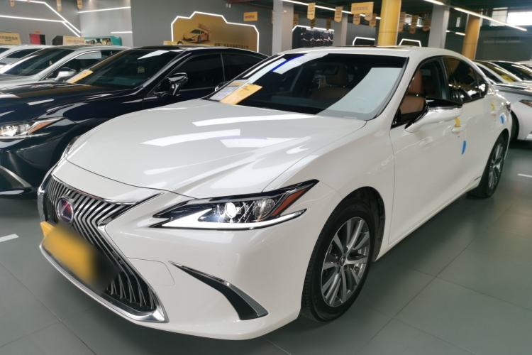 Used Lexus ES 2020 300h Premier Edition