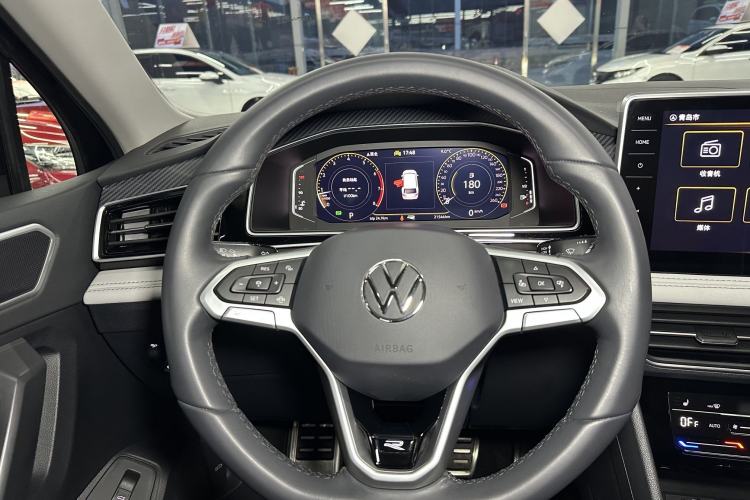 Used Volkswagen Tiguan L 2024 Outstanding Model 330TSI Automatic Two-Wheel Drive R-Line Dragon Glory Edition
