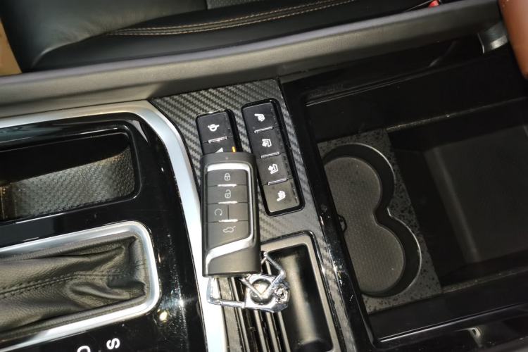 Used GAC Trumpchi GS8 2017 320T Two-Wheel Drive Luxury Smart Connectivity Version (7 Seats)