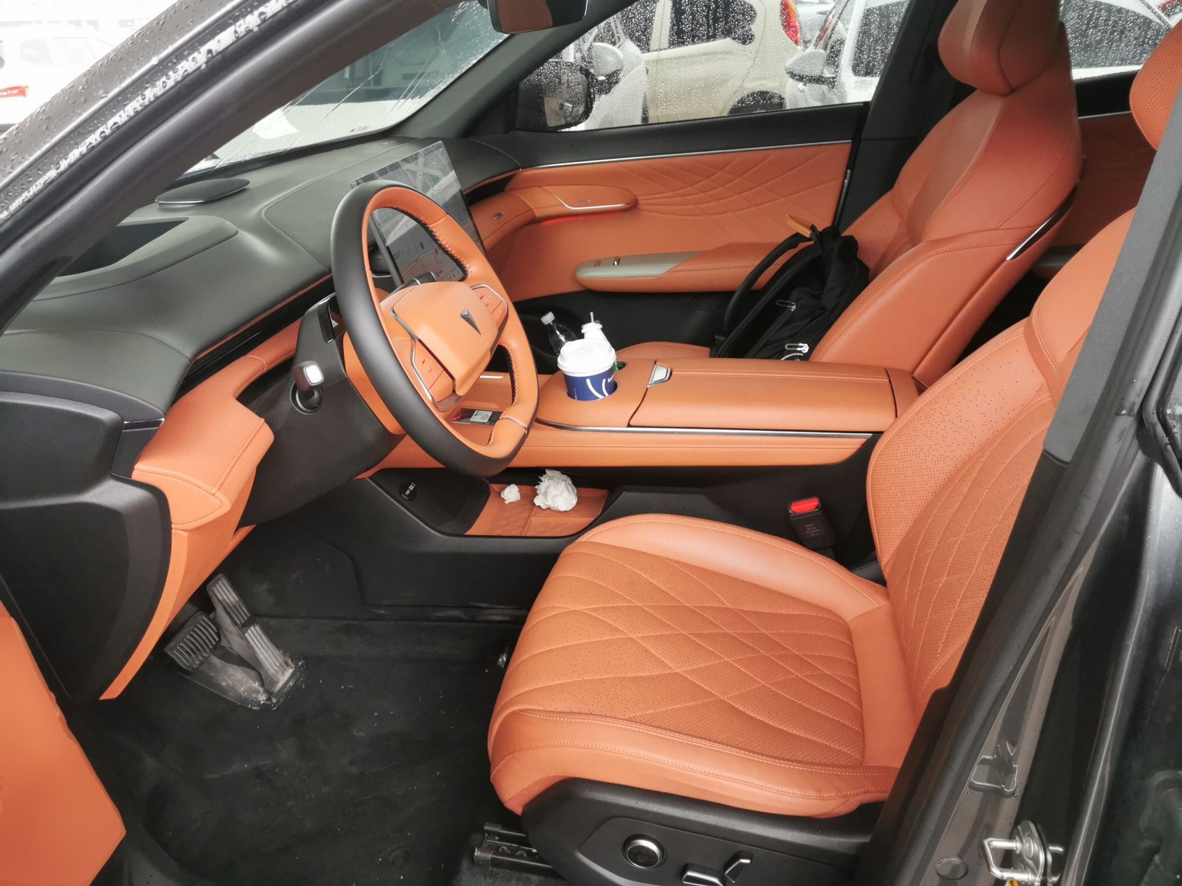 Переднее сиденье в автомобиле