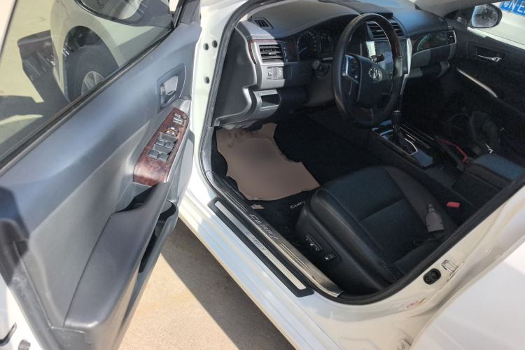 Used Toyota Camry 2016 2.0G 10th Anniversary Leading Edition
