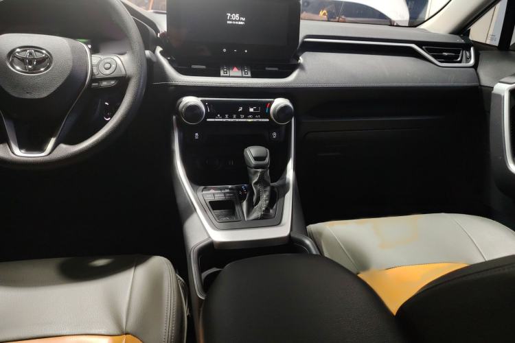 Used Toyota Wildlander 2024 2.0L CVT Two-Wheel Drive Leading Edition
