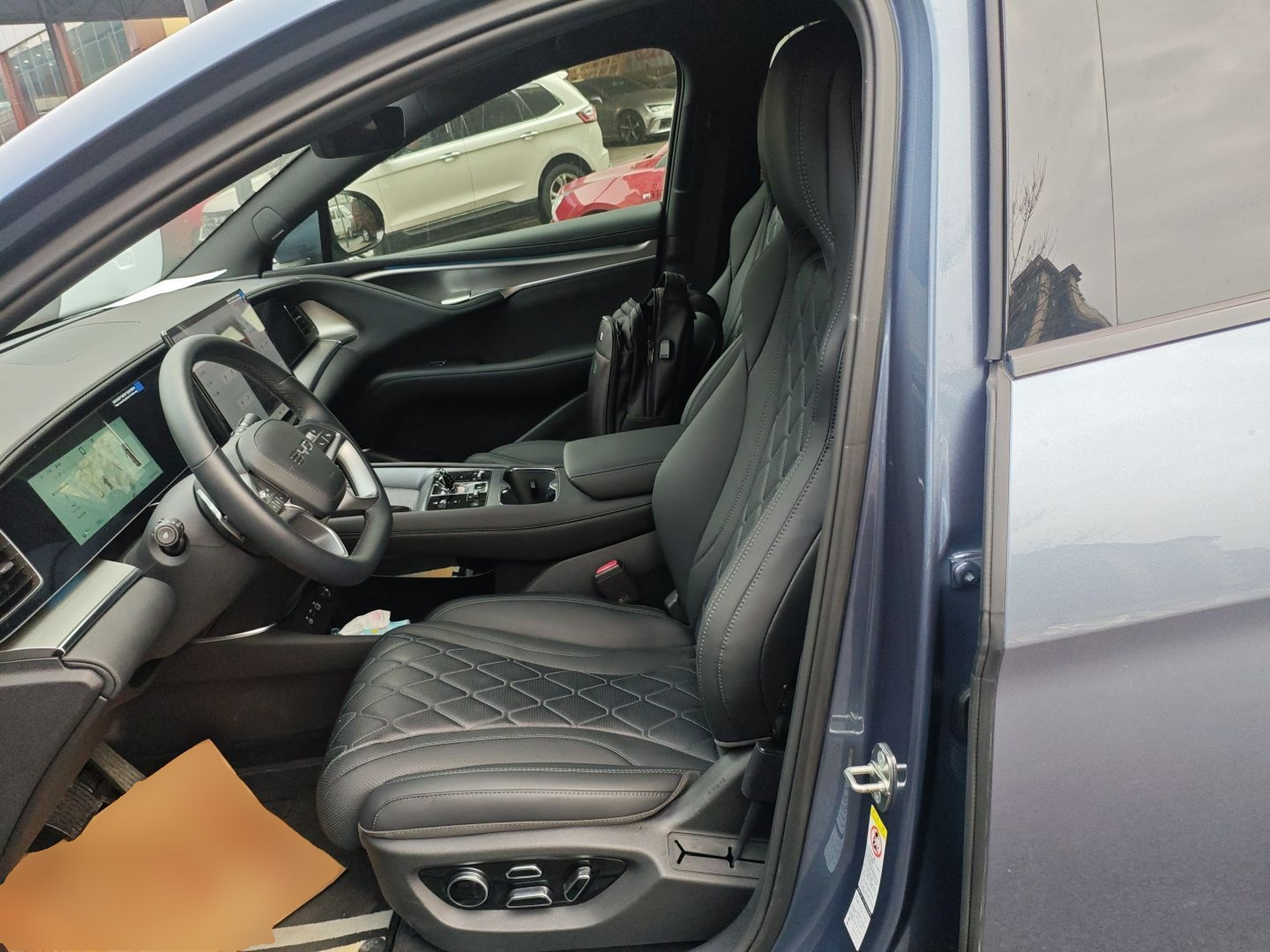 Переднее сиденье в автомобиле