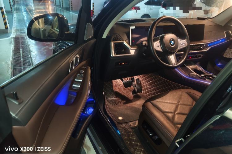 Used BMW X5 2023 xDrive 30Li Luxury M Sport Package
