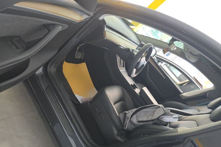 Used Tesla Model Y 2022 Long-Range All-Wheel-Drive Version
