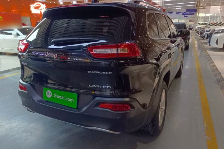 Used  Cherokee 2017 2.0L Superior Edition