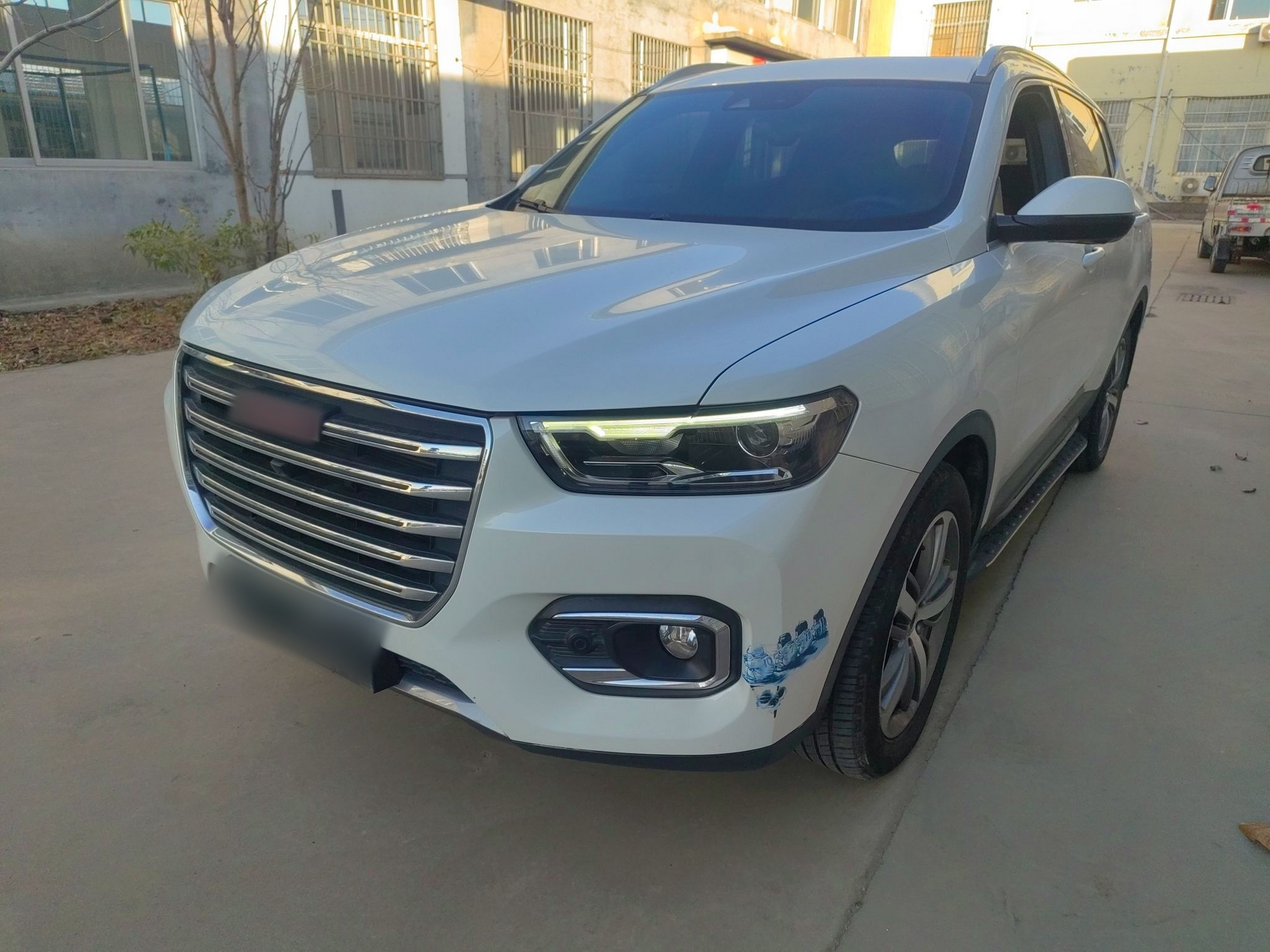 Под передней частью автомобиля