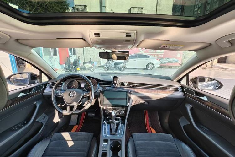 Used Volkswagen Magotan 2017 330TSI DSG Luxury Model
