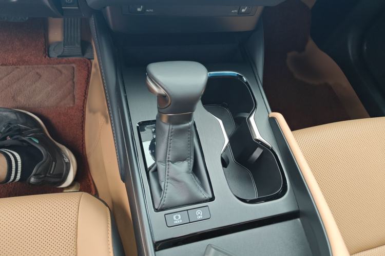 Used Lexus ES 2023 200 Excellence Edition
