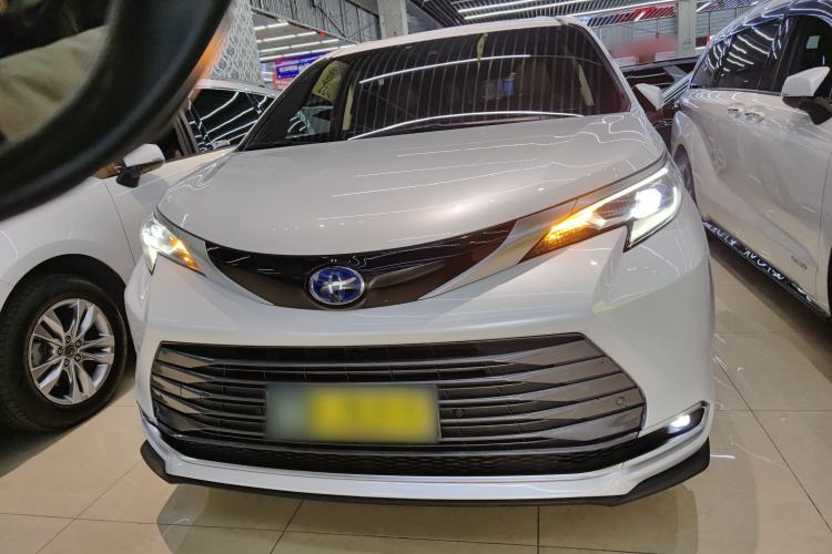 Used Toyota Sienna 2021 2.5L Hybrid Premium Edition
