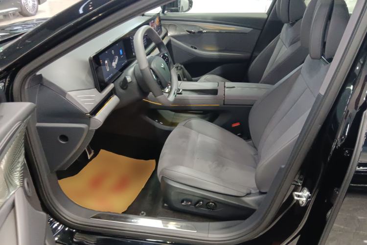 Used VOYAH PASSION 2024 PHEV Four-Wheel Drive Ultra-Long Range Flagship Model
