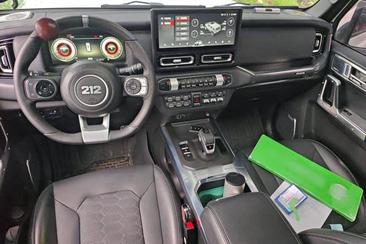 Used 212 T01 2024 2.0T Mechanic
