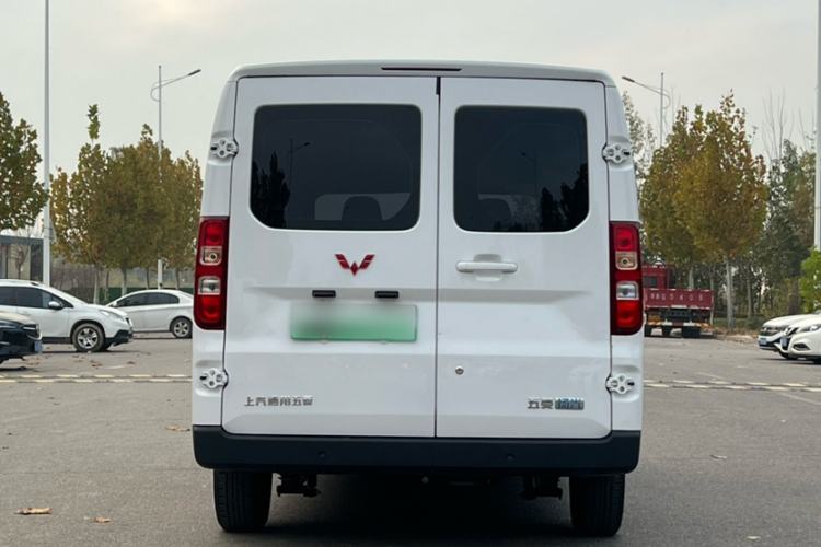 Used Wuling Yangguang 2024 300KM Comfort Version Passenger Van 75kW
