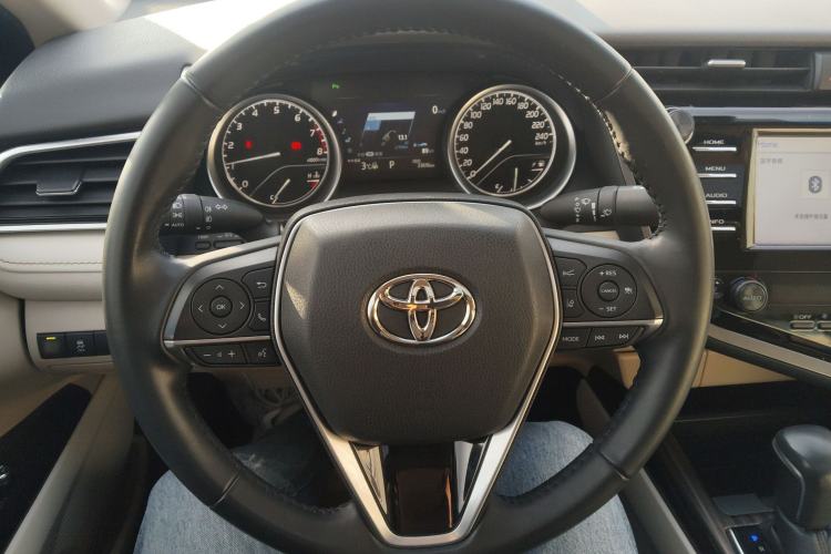 Used Toyota Camry 2018 2.0G Luxury Edition
