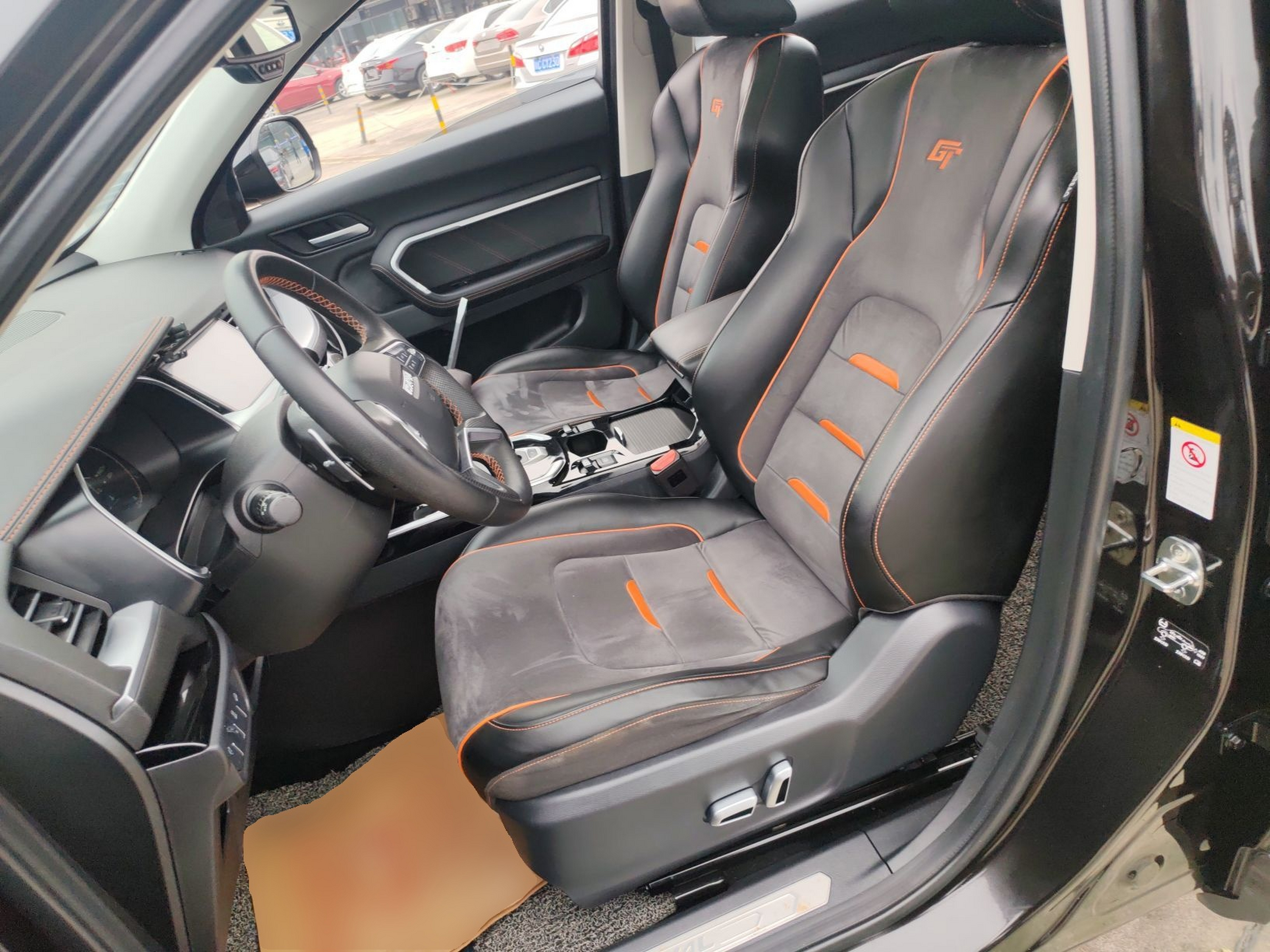 Переднее сиденье в автомобиле