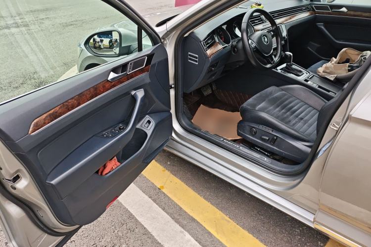 Used Volkswagen Magotan 2017 330TSI DSG Luxury Model
