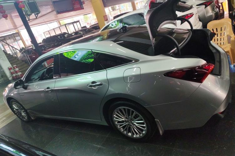 Used Toyota Avalon 2019 Dual-Engine 2.5L XLE Prestige Version China VI Standard